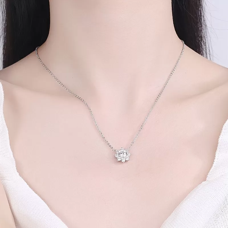 1 pc Dazzling Sunflower Moissanite Pendant Necklace - 925 Silver Halo Necklace for Women & Girls