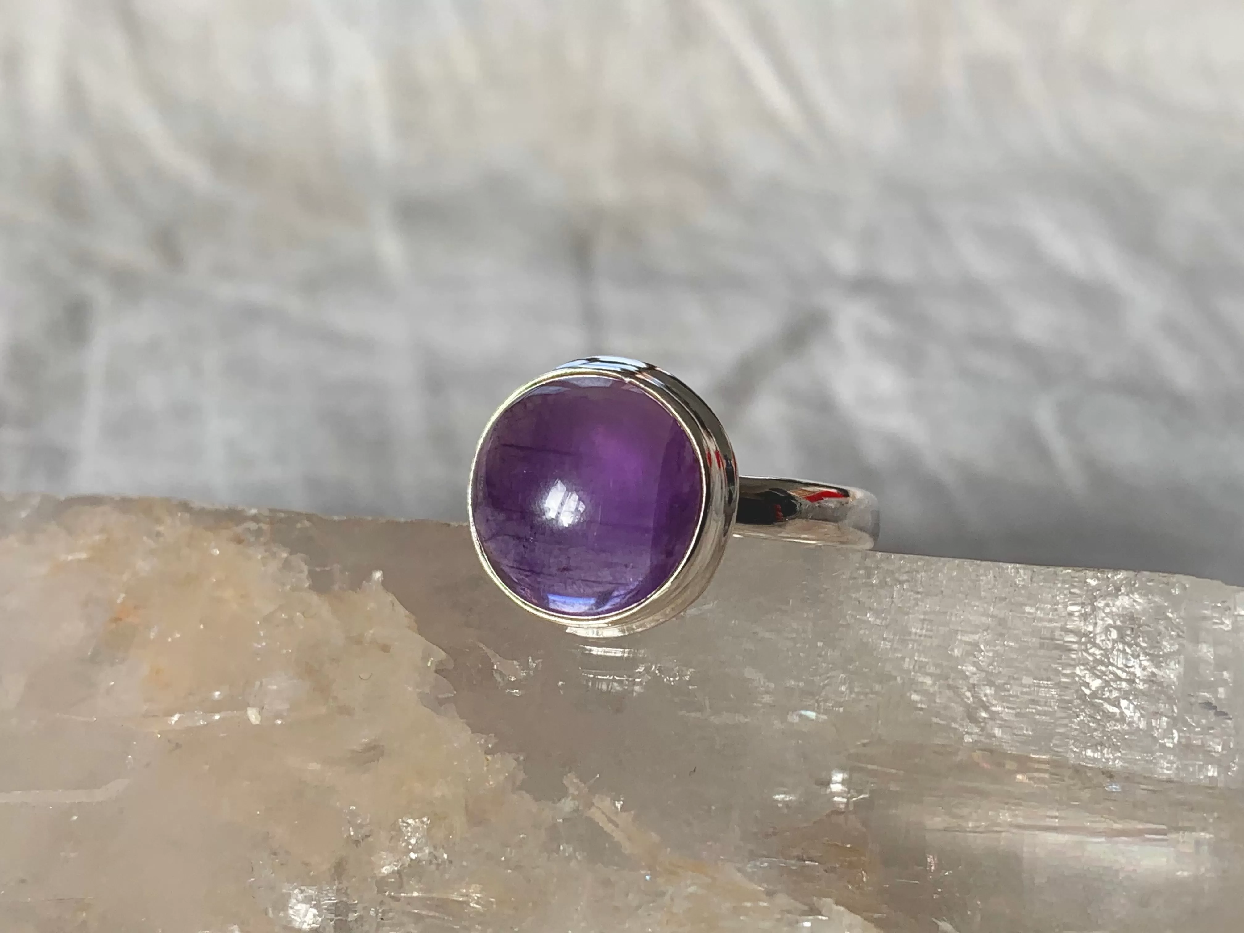 Amethyst Ari Ring - Small Round