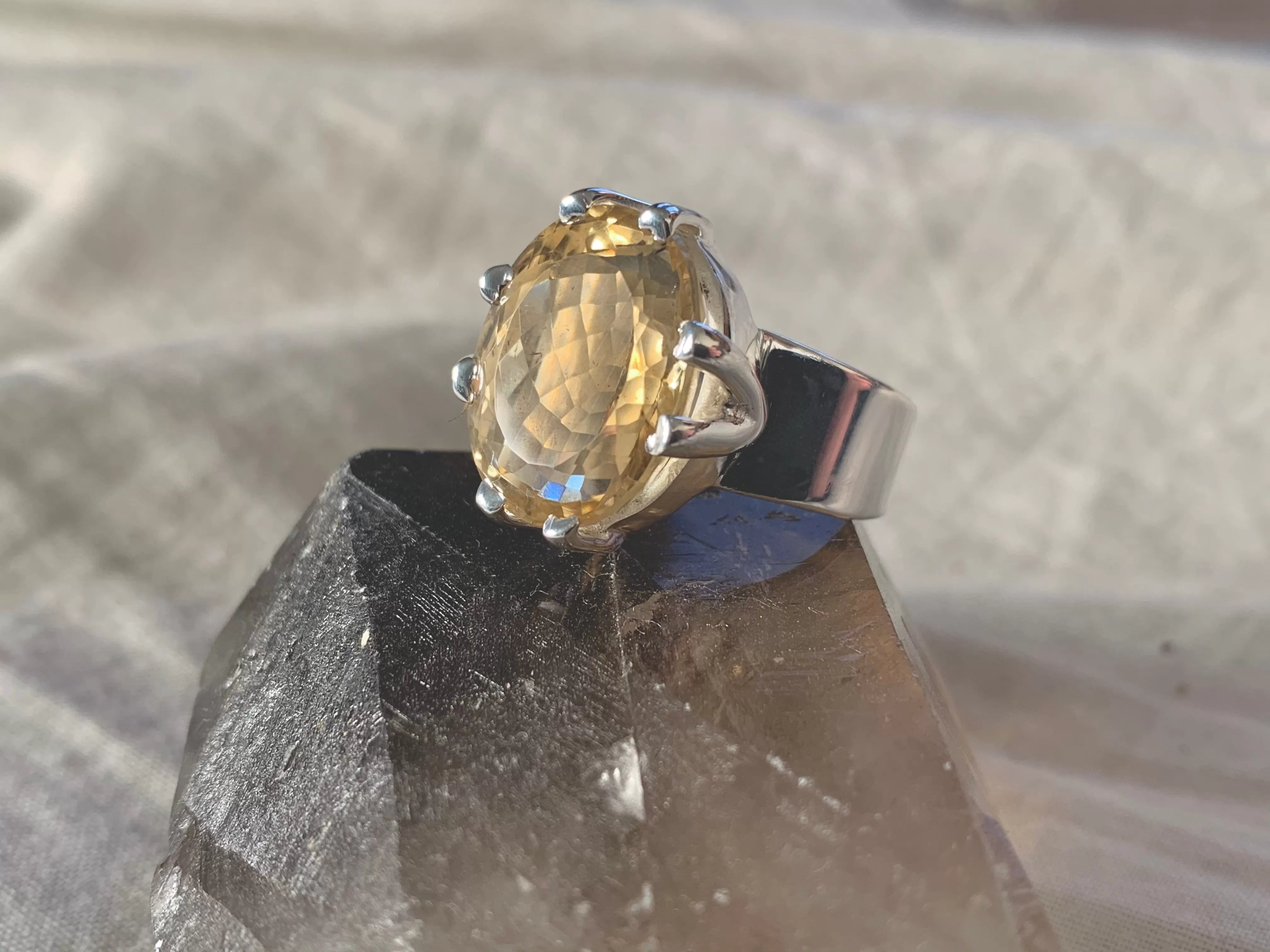 Citrine Tanwen Ring - Large Oval (US 7 & 8)