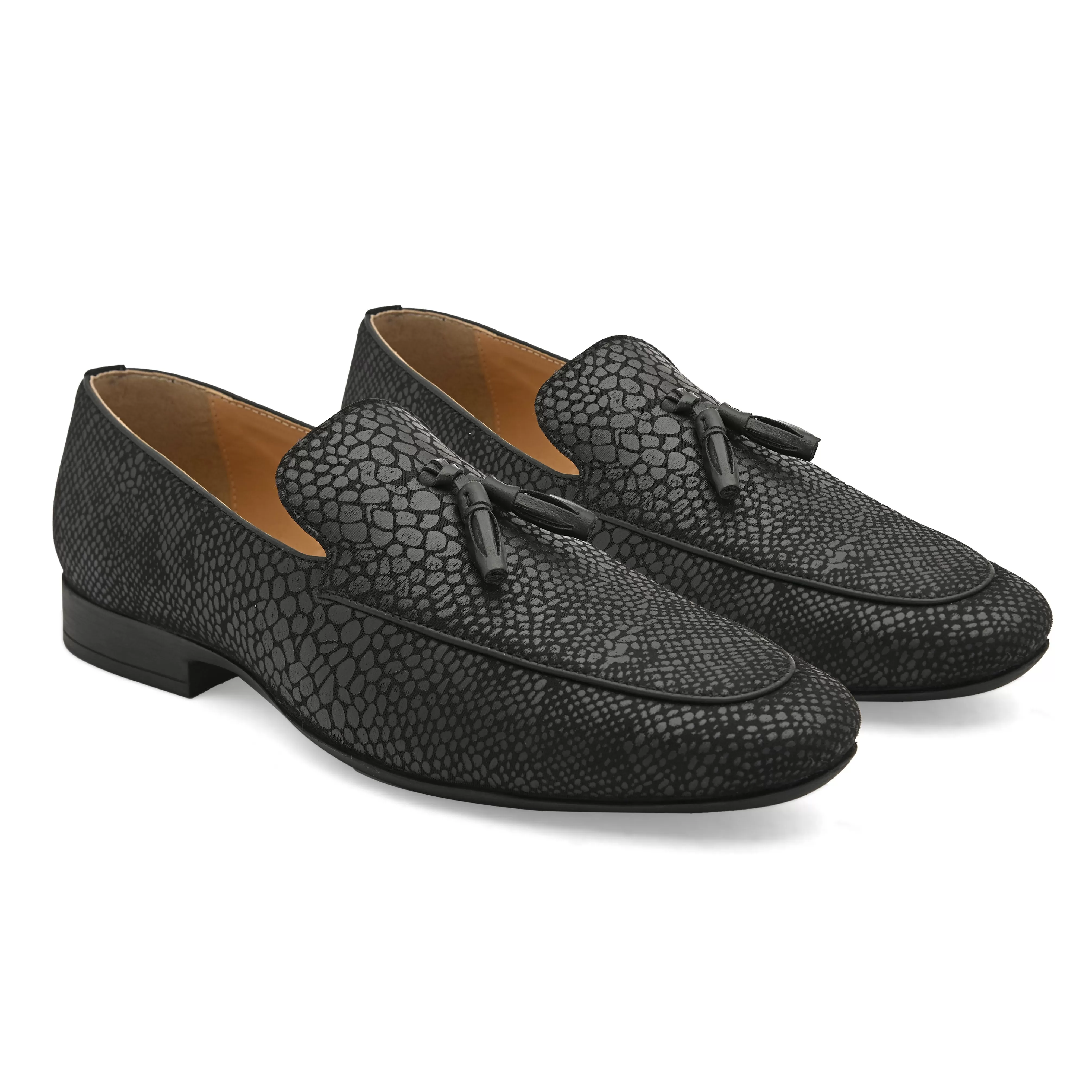 Dabble Black Textured Loafers