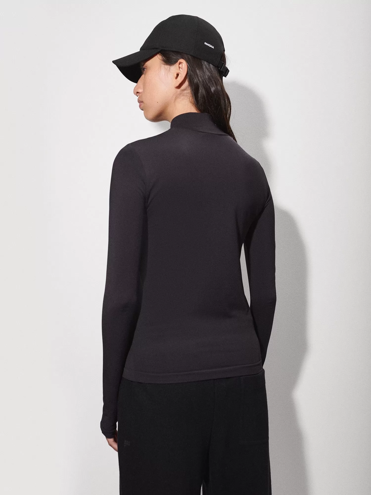 Women's Plant-Stretch Zipped Long Sleeve Top—black